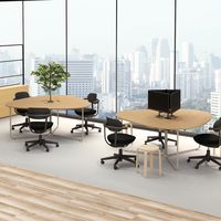 【組立設置込】コクヨ フランカ 三角形テーブル コの字脚 幅1465×奥行1390×高720mm TFK-UT1514WM-1KV51 1台（直送品）