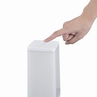 オーム電機 LEDタッチライト Y32TーWL 06-0150 1個（直送品）