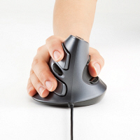 サンワサプライ　有線マウス　ブラック　エルゴノミクス形状/リストレスト付/レーザー方式/5ボタン　MA-ERG5　（直送品）