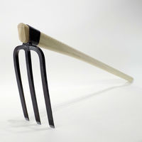 相田合同工場 信州型三本鍬 3.5尺柄 10160017 1本