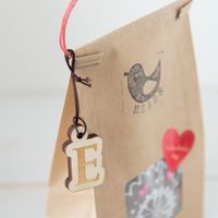 ヘッズ アルファベットウッドゴムタッグ-C AB-TR-C 1セット（30個：10個×3パック）（直送品）