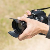 サンワダイレクト カメラレンズキャップ（フード機能・ワンタッチ・折りたたみ可能・58mmレンズ対応） 200-DGFL007 1個（直送品）