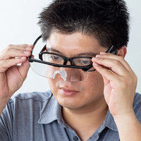 サンワダイレクト 眼鏡型ルーペ（メガネ型・ハンズフリールーペ・眼鏡同時装着可能・フチあり・収納ポーチ付き） 400-LPE018 1個（直送品）