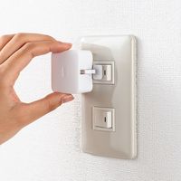 サンワダイレクト SwitchBot（ワイヤレススイッチロボット・壁電気スイッチ操作・アプリ連携・ホワイト） 400-RC005W 1個（直送品）