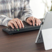 サンワダイレクト 充電式ワイヤレスキーボード （静音・コンパクト・薄型・テンキーレス・日本語配列） 400-SKB055 1個（直送品）