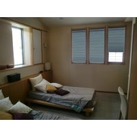 大湖産業 遮光・UVカットの小窓用断熱スクリーン 幅350×高さ1350mm ブルー NH-3203SM 突っ張り棒付き 1本（直送品）