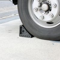 大自工業 タイヤストッパー ラバータイプ FT-20 1個