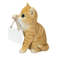 ウービア 右手でボードを持つ茶トラ白猫 H23038-1 1個（直送品）