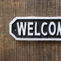 ポッシュリビング サインプレート 「WELCOME」 ブラック W15.5×D0.5×H5cm キャストアイアン 63582 1個（直送品）