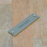 ポッシュリビング サインプレート 「TOILET」 アンティークゴールド W8×D0.2×H2cm アイアン 63952 1個（直送品）
