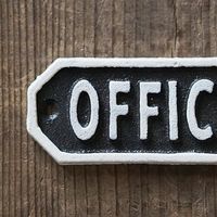ポッシュリビング サインプレート 「OFFICE」 ブラック W13×D0.5×H5cm キャストアイアン 63580 1個（直送品）
