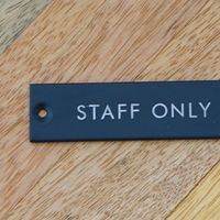 ポッシュリビング サインプレート 「STAFF ONLY」 ブラック W8×D0.2×H2cm アイアン 63957 1個（直送品）