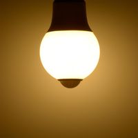 オーム電機 LED電球 E26 40形相当 人感明暗センサー付き 電球色 06-4785 1個