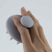 下村企販 シャンプーブラシ 頭皮ブラシ シリコンシャンプーブラシ ライトグレー 441274 1個（直送品）