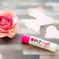 トンボ鉛筆 スティックのり　ピットハイパワーＳ（小）アロマ　ローズの香り　PTーTPK01 1本