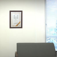 コクヨ　額縁金ラック軽量タイプ・スタンド付き規格Ａ３　1枚（わけあり品）