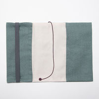 TTC 布のブックカバー 文庫本サイズ 熊と鮭 SBC038-02 1個（直送品）