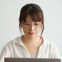 【老眼鏡 リーディンググラス】栞 SHIORI SI-16 col.1 シルバー 度数 +1.00 / 1個（直送品）