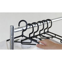 シービージャパン ハンガー 10本組 洗濯ハンガー 衣類ハンガー ターンフックハンガー The Hangers ブラック 497328 1個（直送品）