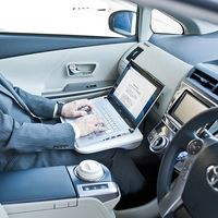 サンワダイレクト 膝上テーブル(ノートパソコン膝の上台・ホワイト) 200-HUS005W 1個（直送品）