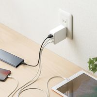 サンワダイレクト USB充電器（3ポート・合計4.8A・スマホ充電器・出張・旅行・コンパクトサイズ） 700-AC022W 1個（直送品）