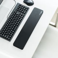 サンワダイレクト キーボード用リストレスト（フルキーボード用・クッション・疲労軽減・ブラック） 200-TOK009 1個（直送品）