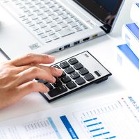 サンワダイレクト Bluetoothテンキー（Bluetooth・無線・モバイル・持ち運び・薄型・小型・パンタグラフ・アイソレーション・電池式） 1個（直送品）