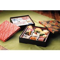 瑞光明 料理・弁当箱 雅シリーズ 足付式 大 友禅ZU-No.18 AP-20朱 v1328mybadzu18ap20shu 100セット（直送品）