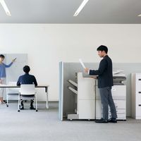 【組立設置込】コクヨ インフレーム ユーティリティスクリーンブース S 幅2410×奥行905×高さ1415mm SN-TUS14BGN65NN 1台（直送品）