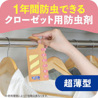 防虫剤 衣類 ピレパラアース 柔軟剤の香り フローラルソープ クローゼット用 8個入 アース製薬