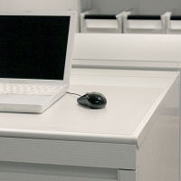 プラス ななめカットデスクマット OAタイプ 中（1190×590mm） 厚さ1.7mm 下敷きなし 半光沢 41343