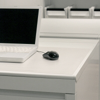 プラス ななめカットデスクマット OAエコノミー クリアタイプ小（990×690mm）厚さ1.2mm下敷きなし 半透明 41043