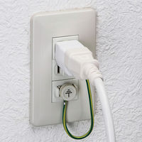 サンワサプライ 3P→2P変換アダプタ TAP-AD1N 1個