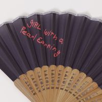 （世界の名作）ミニ扇子 真珠の耳飾り LAKOLE/ラコレ