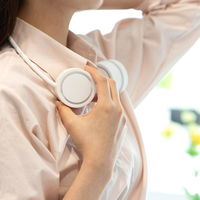 ロア・インターナショナル 羽なし 首掛け扇風機 Neck Band Fan Rolling オフホワイト DSN23087WH 1個