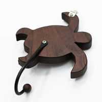 トモ・コーポレーション フック カービングフック 木製 ホヌ 425425 1個（直送品）