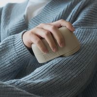 マクセルイズミ 毛玉取り器 USB充電式 ペールベージュ KCーNR525ーC 1台