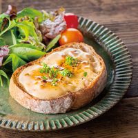 サンクゼール 4種のチーズ&ベーコン テーブルソース215g 1個 シーザーサラダ ポテトサラダ