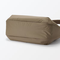 無印良品 撥水 中わた入り ２ＷＡＹ ワンショルダーバッグ キャメル タテ２８．５×ヨコ４０×マチ１２ｃｍ 良品計画