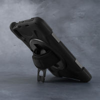 iPad mini 8.3インチ A17 Pro/第6世代 耐衝撃ケース 縦横スタンド可能 360度回転ホール ショルダーストラップ付 黒（直送品）