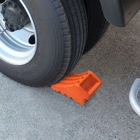 大橋産業 樹脂製タイヤストッパー 2251 1個