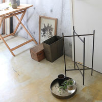 スパイス GESHMACK 脚付きラウンドトレイ Sサイズ GFA226S 1個（直送品）