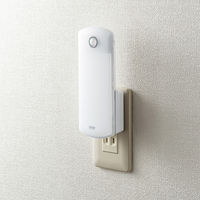 サンワサプライ LEDセンサーライト(壁コンセント用) USB-LED01N 1個