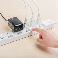 サンワダイレクト 電源タップ（USB充電ポート付・最大3.1Aまで・1500W・2m・5個口・個別スイッチ付） 700-TAP030 1個（直送品）