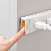 延長コード 電源タップ 2m 2P（ピン） 7個口 スイッチ ホワイト 700-TAP033 サンワサプライ 1個（直送品）