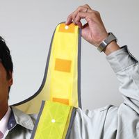 三ツ星貿易 サイズ調整型台形シート付き 高輝度安全ベスト MV70ーYLーT 1枚（直送品）