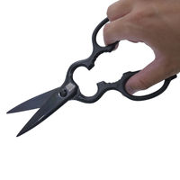 坂謙 剣謙心 ステン刃キッチン鋏 黒染 鉄ハンドル KST-2 1個（直送品）