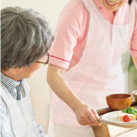 メディコムジャパン 使い捨て食事用エプロン 20枚/箱 GGW710009 1箱(20枚入)