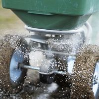 和コーポレーション KAZ マルチ散布機 3輪60L KT-603H 1台 565-5270（直送品）