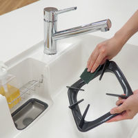 キッチンスポンジ 毎日とりかえクリーナー 研磨材入タイプ コゲ落としに 使い捨て グリーン 1パック（30個入）東和産業